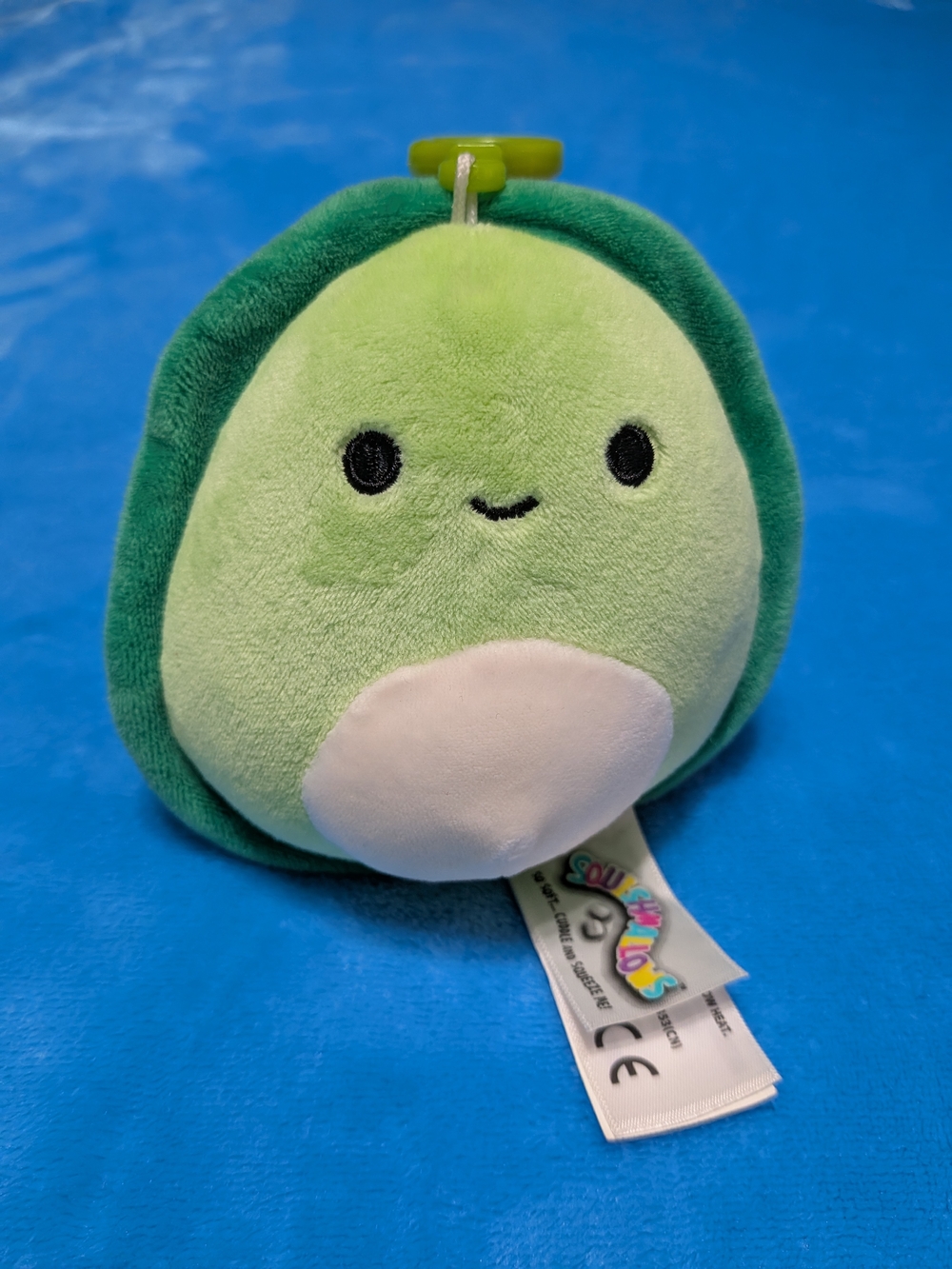 🥑 Kawaii Avocado Plush Keychain – Light & Dark Green 🥑
